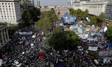 Macri critica huelga general en Argentina y tilda de 'mafiosos' a gremialistas