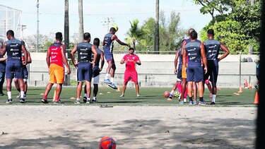 Selección de fútbol playa se fogueará en El Salvador
