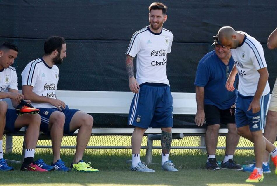 Martino aguarda con 'esperanza' que Messi juegue en el debut ante Chile