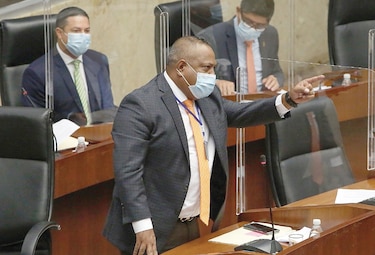 Asamblea insiste en cambiar la ley bancaria; Cortizo actúa