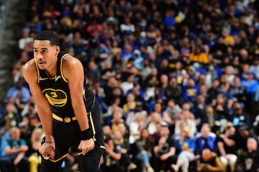 Warriors arrollan a Nuggets en arranque de playoffs de NBA; Wolves, Sixers y Jazz avanzan