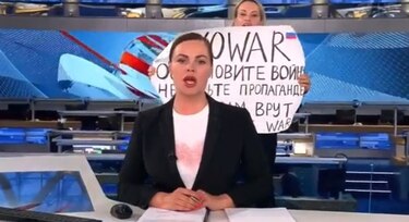 Multada la periodista rusa que interrumpió un noticiero con proclama antibélica