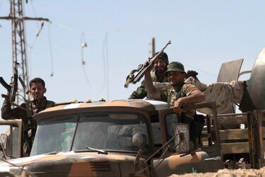 Secuestran a 300 empleados de compañía de cemento en Damasco