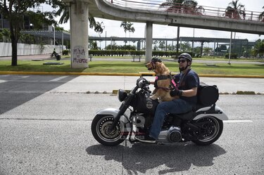 Motorizados se suman a las protestas en las calles por el nuevo contrato minero