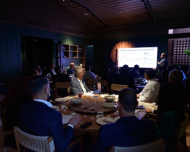 Mercantil reúne a expertos para analizar el futuro del sector energético en Panamá