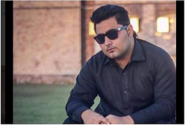 Turba asesina a estudiante de periodismo por 'blasfemo' dentro de campus universitario : Pakistán