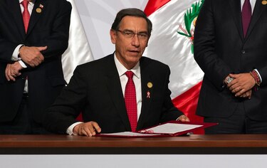 Gobierno de Perú acude al Tribunal Constitucional para paralizar proceso de destitución de Vizcarra