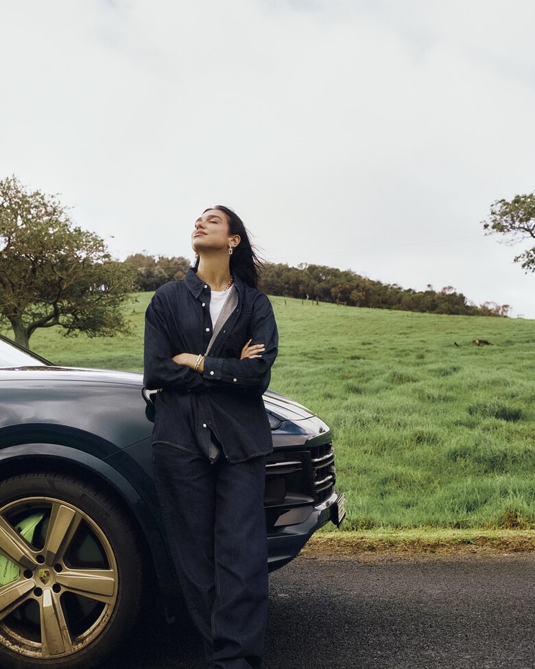 Dua Lipa se une a Porsche y el resultado es potente🔥