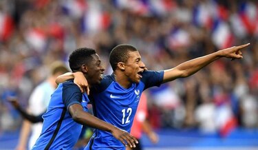 Dembele y Mbappé brillan en victoria de Francia
