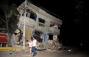 Fuerte sismo de 7.8 grados deja al menos 41 muertos en Ecuador