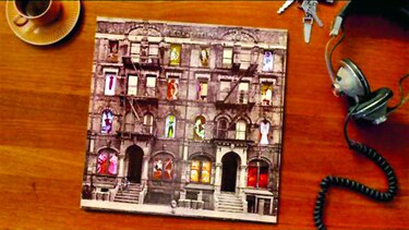 ‘Physical Graffiti’, un edificio de puertas adentro