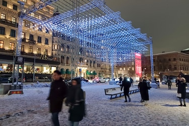 Los premios nobel inspiran a los artistas de la luz en las calles de Estocolmo
