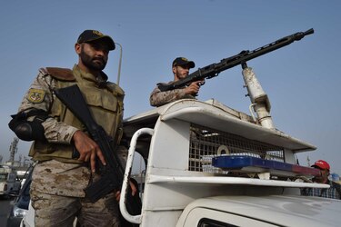 La batalla de drones India-Pakistán se intensifica mientras cifra de muertos asciende a 82