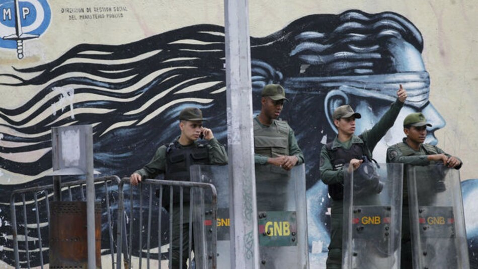 Tropas venezolanas rodean las oficinas de la fiscalía
