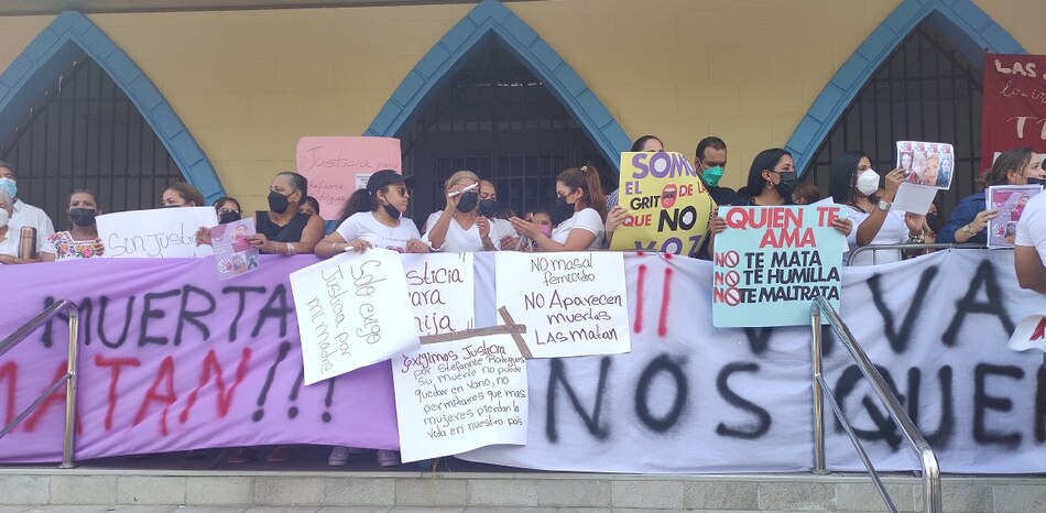 Realizan marcha y vigilia tras feminicidio de comerciante chiricana