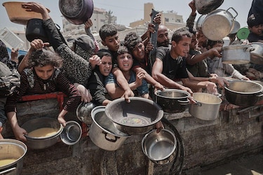 La condena que generan las imágenes en las que se ve a los rehenes israelíes en poder de Hamás demacrados y desnutridos