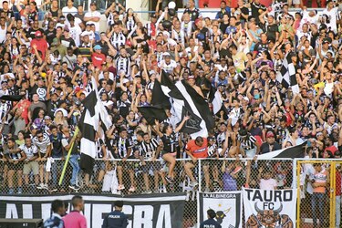 El Tauro conquista su título 15