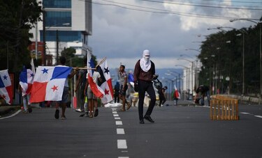 Universitarios reabren la vía Transístmica tras diálogo con el rector