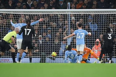 El City golpea al Fulham y aprieta la lucha con Arsenal