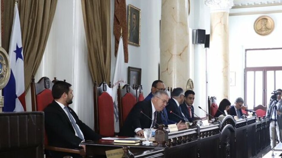 Alcalde Fábrega se compromete restituir ayuda a fundaciones, si mejoran las finanzas