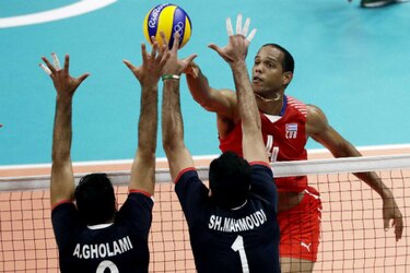 Cuba sigue en baja y cae ante Irán en voleibol