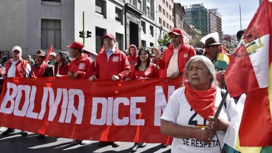 Candidatos acusan al TSE de favorecer a Evo Morales