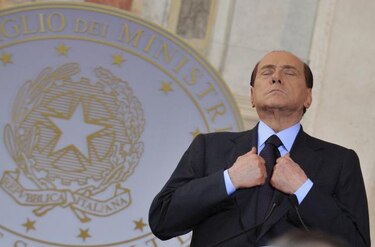 Mujer italiana de 110 años ofrece pensión a partido de Berlusconi