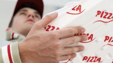 Iglesia da mil 900 dólares de propina a repartidor de pizzas