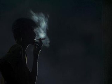 OMS quiere más imágenes agresivas en cajas de cigarrillos