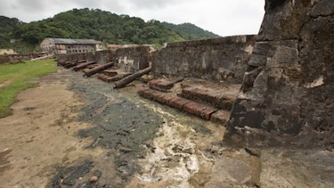 Joyas históricas del Caribe, entre matorrales y aguas residuales