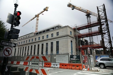 Quién es Kevin Warsh, el economista conservador propuesto por Trump para presidir la Reserva Federal