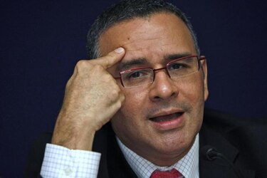 Parlacen juramenta a expresidente Mauricio Funes como diputado