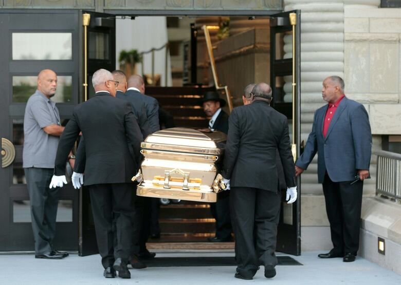 Fanáticos despiden a Aretha Franklin en Detroit