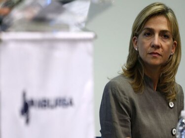 La infanta Cristina deja el juzgado tras seis horas de declaración
