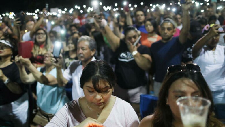 Donald Trump dice que Estados Unidos 'debe condenar' el supremacismo blanco