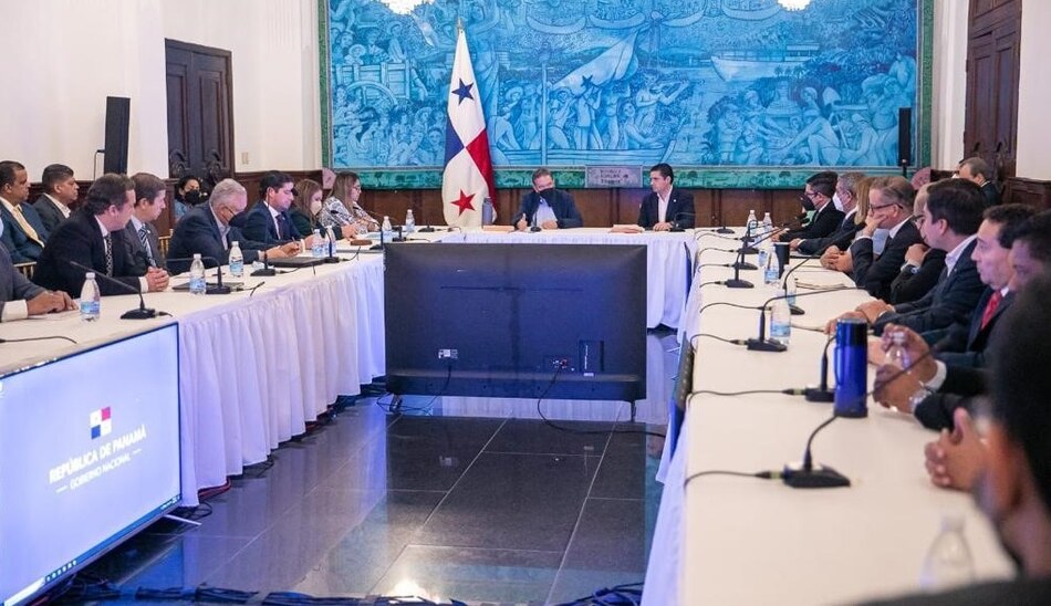 Cortizo se reúne con equipo negociador en la mesa del diálogo para dar seguimiento a acuerdos consensuados