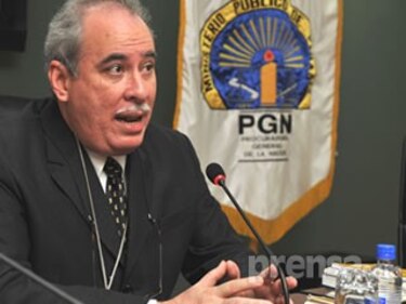 Comisión de Credenciales ratifica a Ayú Prado como procurador