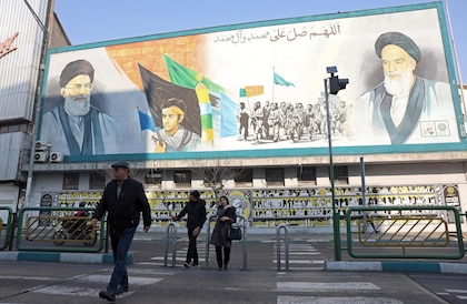 Muchos iraníes quieren una democracia pero temen una intervención de Estados Unidos