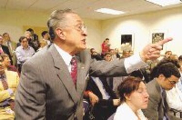 Derrocado Presidente ecuatoriano dice que le ‘robaron el poder’