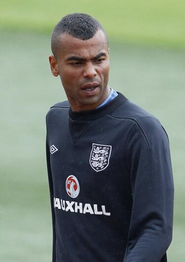 Ashley Cole se disculpa tras insultar a la Federación Inglesa