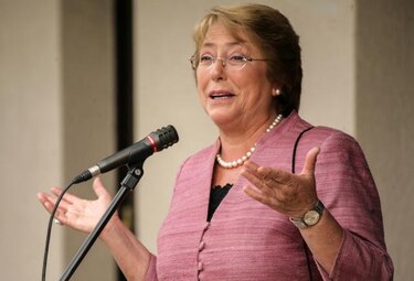 Primeros resultados dan triunfo a Michelle Bachelet en Chile