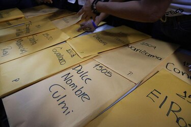 Por qué aún se desconocen los resultados definitivos de las reñidas elecciones presidenciales en Honduras a más de una semana de celebrarse los comicios