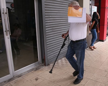 Mario Martinelli increpa a reportero que le tomó una foto