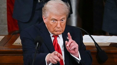 Investigan a un operador de teleprónter de la Casa Blanca por ganar casi US$100.000 con apuestas sobre los discursos de Trump