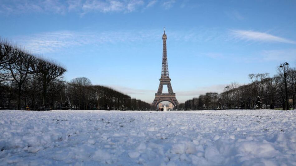 Cierran la Torre Eiffel por el temporal que sacude Francia