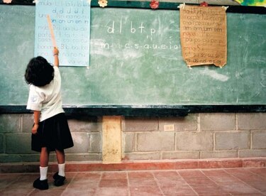 Cerca de 62 millones de niñas carecen de educación en el mundo