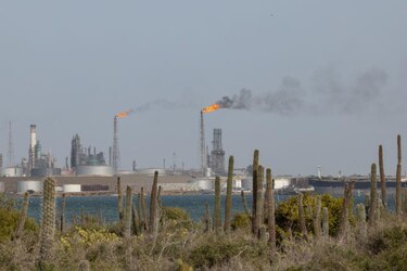 Qué consecuencias ha tenido en Venezuela el disputado resultado de las elecciones presidenciales de hace un año