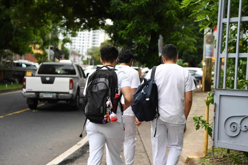 Universidades particulares rechazan regular el ingreso a facultades de medicina