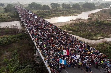 México: Suspenden bloqueo a caravana migrante