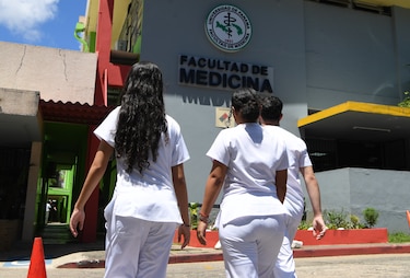 Crisis del internado médico: ¿por qué hay más graduados que plazas disponibles?